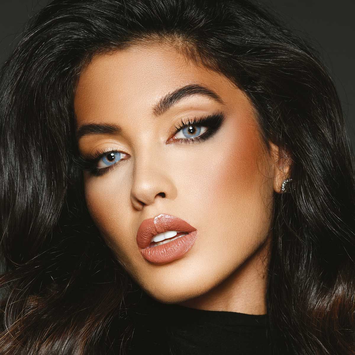 desio-contact-lenses-irresistible-blue-1