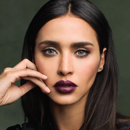 Color-Vision-Seductive-In-Gray