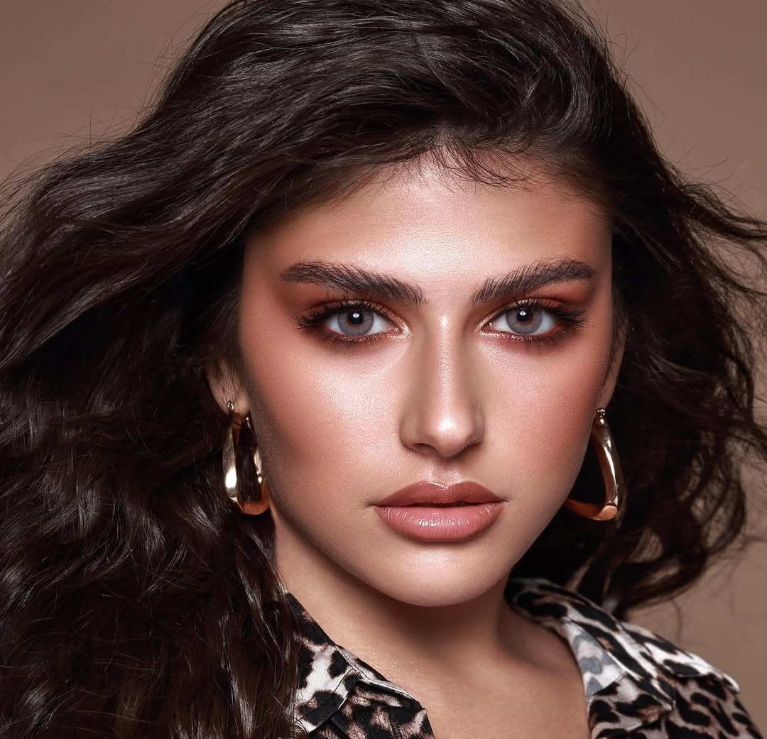 __جراي بيج الشهرية على عيون عسلية فاتحة ___ Grey Beige on Light Hazel #Eyes___#bellacontactlenses #hazeleyes #eyes #enlarginglens #eyemakeup #beforeandafter #greyeyes