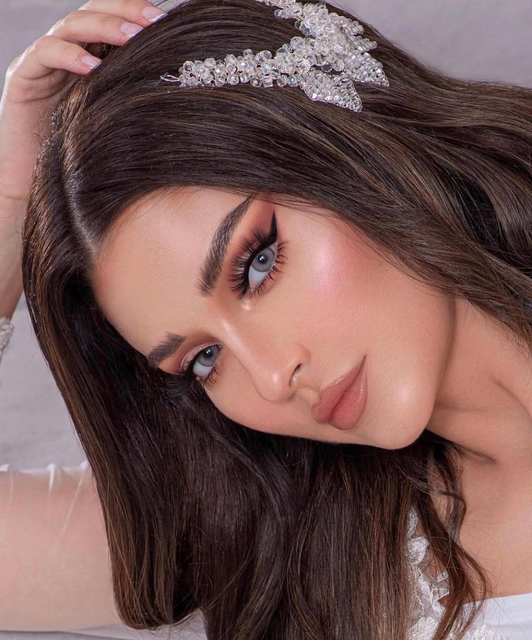 Gorgeous #bridal look by @fatimamakeup in the #eyes if @i.mvictoria Color- Grey Green from #belladiamonds collection #greeneyes #eyes #green #bellacontactlenses (1)